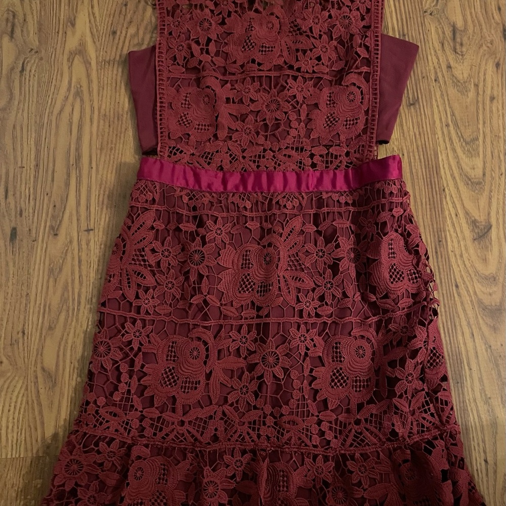 Romeo & Juliet Couture Burgundy Floral Lace Fitted Sexy Formal Dress Medium